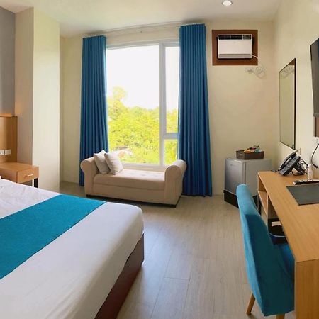 Jrp Vanyard Resort Hotel Kalibo Esterno foto