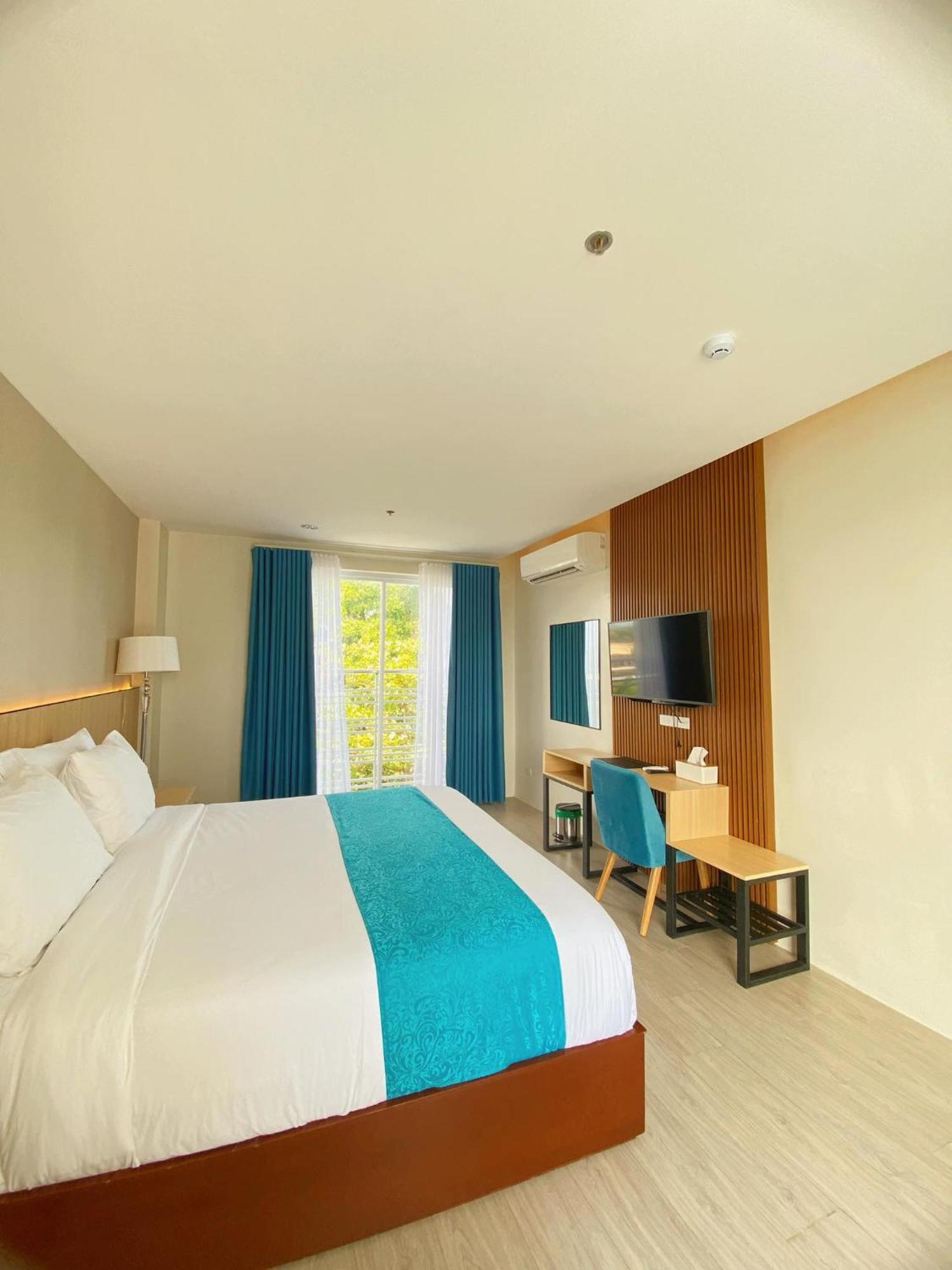 Jrp Vanyard Resort Hotel Kalibo Esterno foto